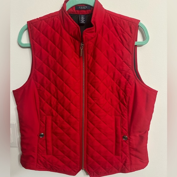 CHAPS red quilted vest with pockets and adjustable button belt, size large - Picture 1 of 6
